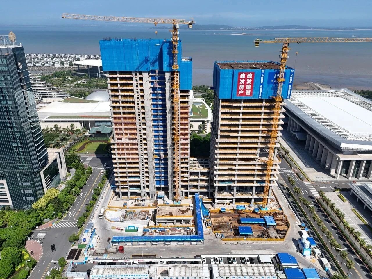 Xiamen Strait Exchange Center Hotel — 212m super high-rise aluminium formwork